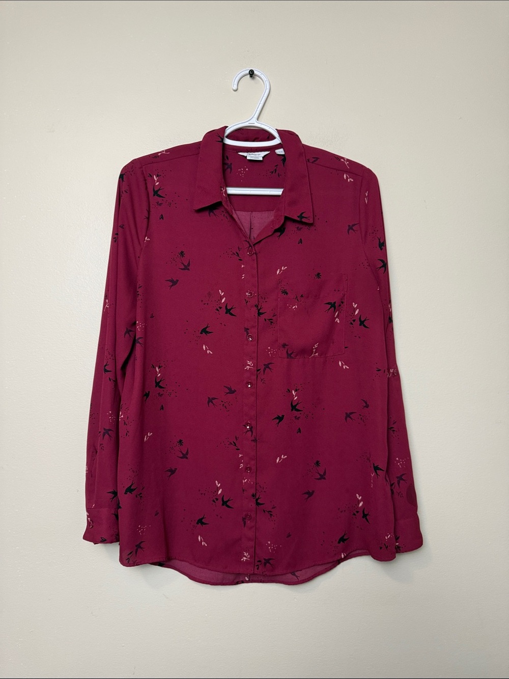 Reitmans Burgundy Button-Down Shirt with Bird Print size M